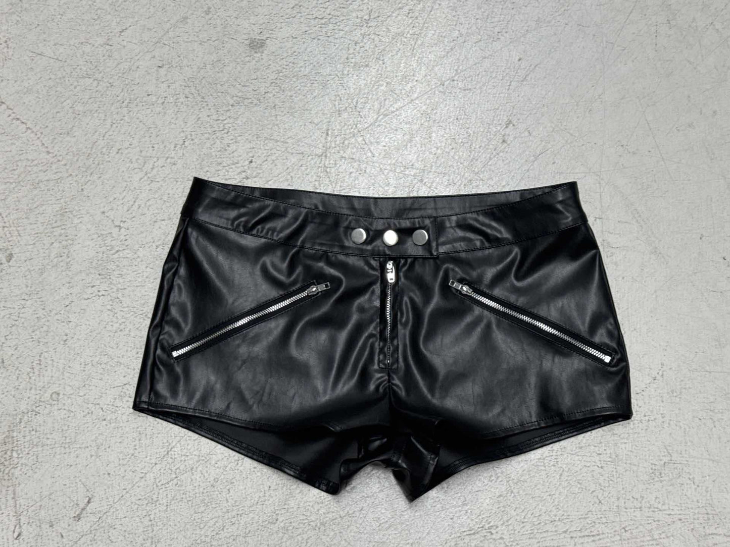 Muschibitch Leder Hotpants – Sexy Punk Shorts Low Waist Schwarz