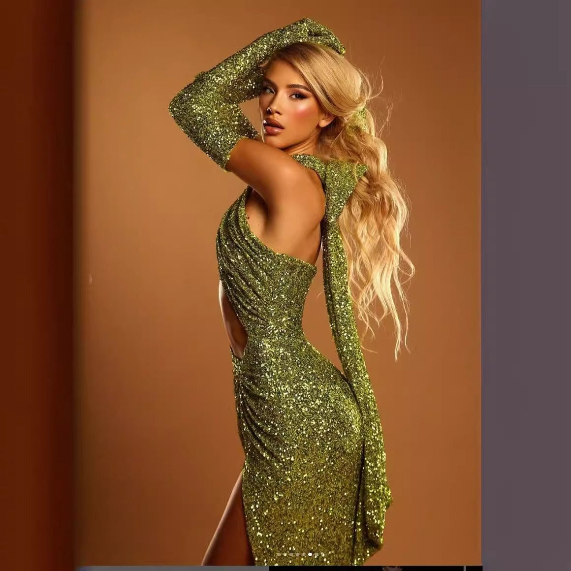 Muschibitch Glamour Pailletten Abendkleid Grün – Sexy Halter Dress mit Schlitz