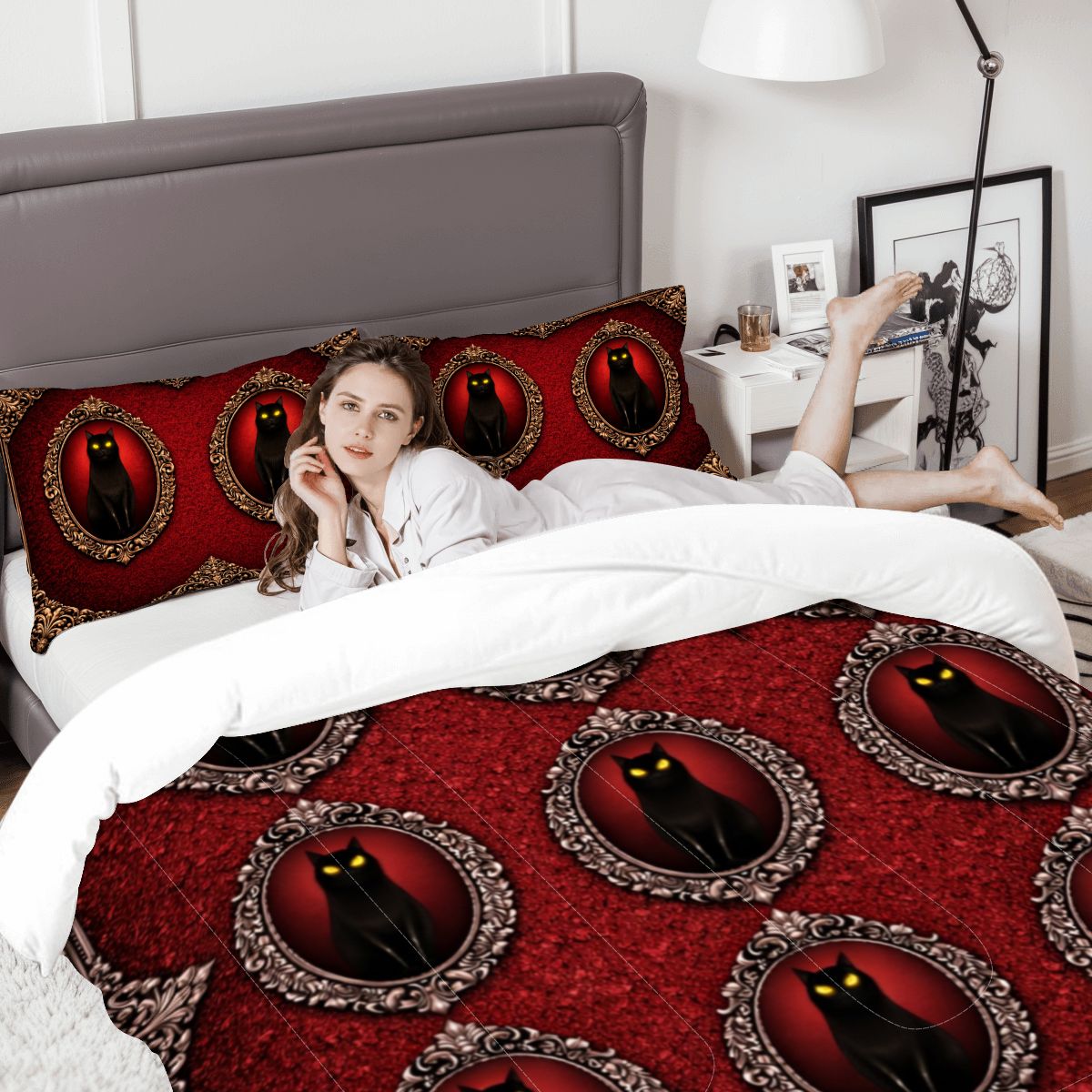 Gothic Queen Bettwäsche 3-teilig rot mit schwarzer Katze in viktorianischen Ornamentrahmen