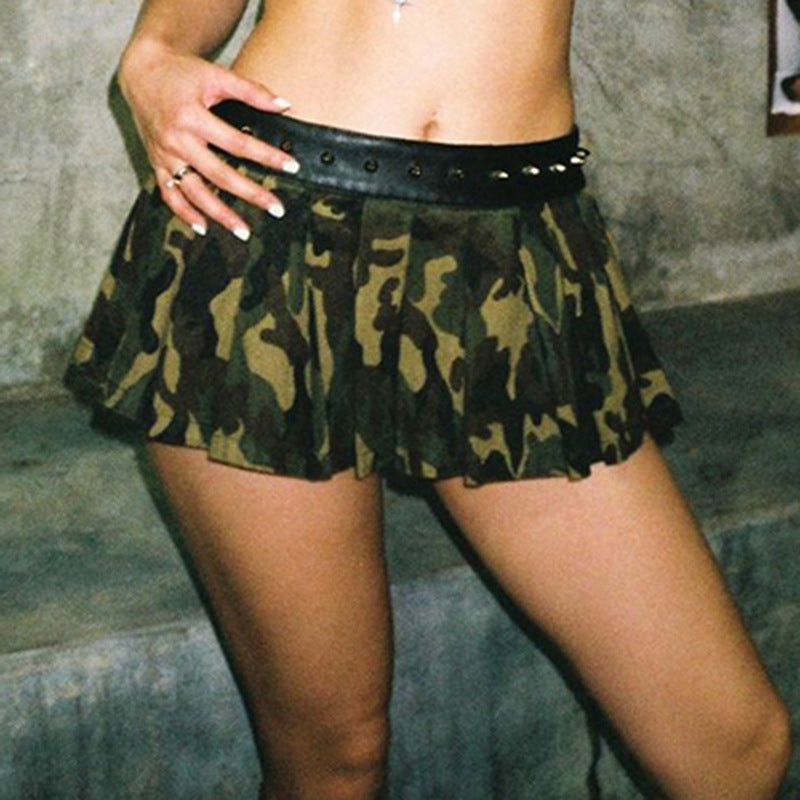 Punkgräfin Camouflage Faltenrock – kurzer Nieten Minirock im Streetwear Look