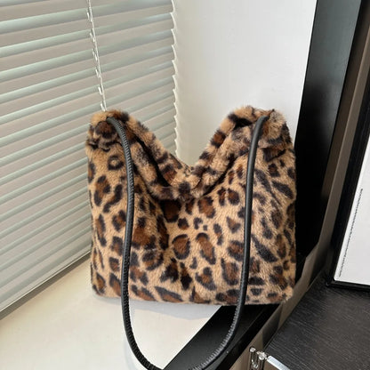 Muschibitch Leopard Bag – Furry Y2K Bad Girl Schultertasche