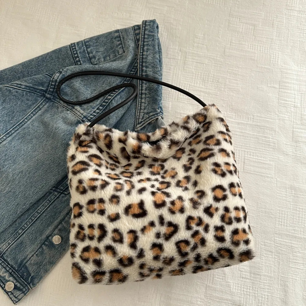 Muschibitch Leopard Bag – Furry Y2K Bad Girl Schultertasche
