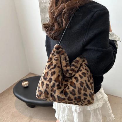 Muschibitch Leopard Bag – Furry Y2K Bad Girl Schultertasche