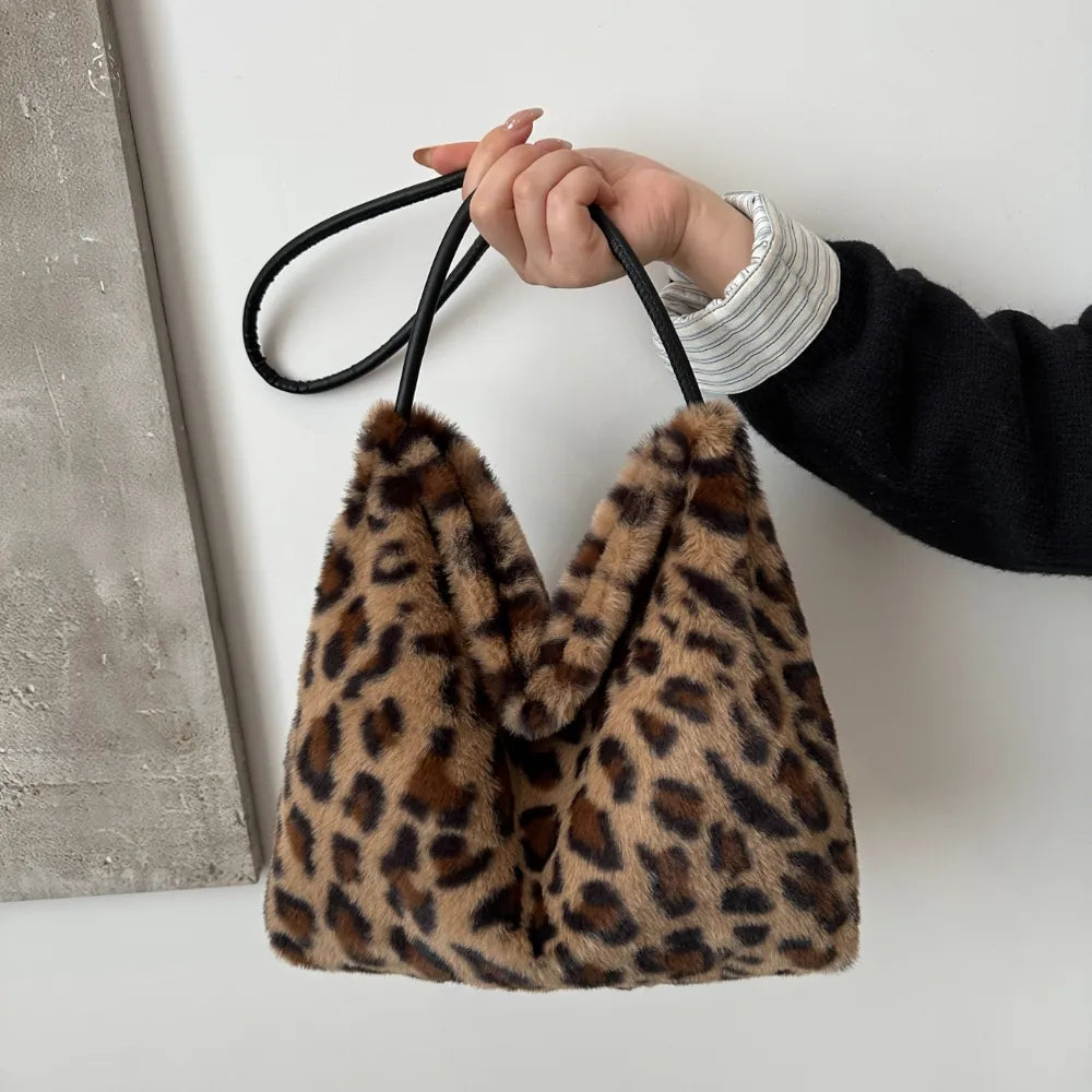 Muschibitch Leopard Bag – Furry Y2K Bad Girl Schultertasche