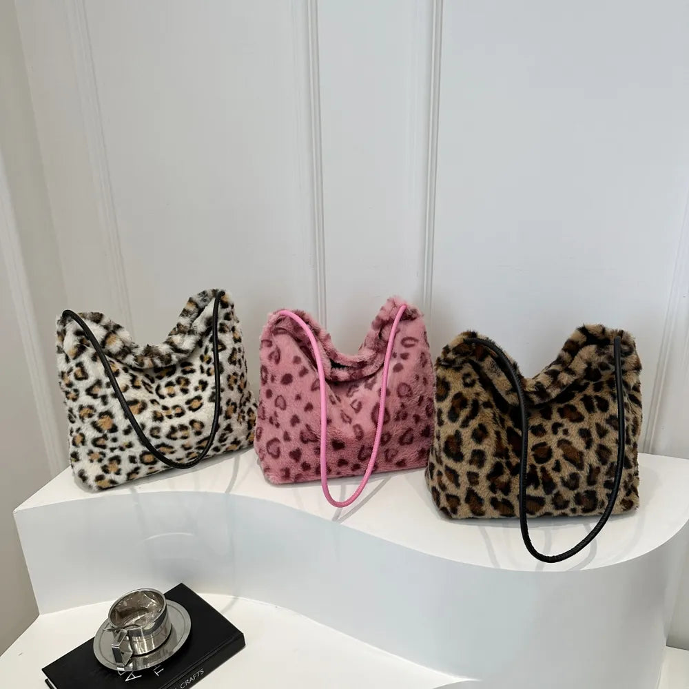 Muschibitch Leopard Bag – Furry Y2K Bad Girl Schultertasche