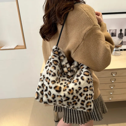 Muschibitch Leopard Bag – Furry Y2K Bad Girl Schultertasche