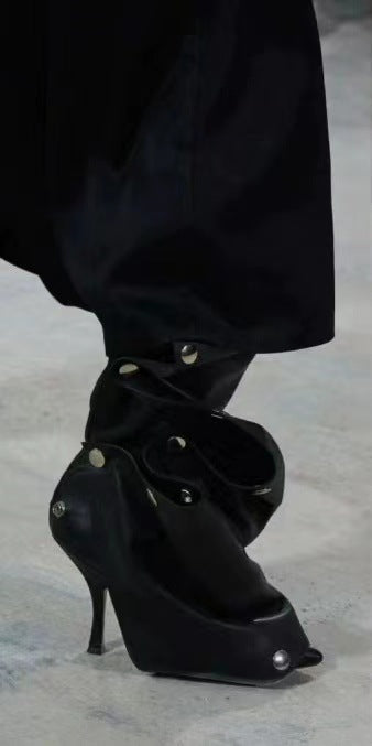 Punkgräfin Gothic Designer Boots – Irregular Punk Kniehohe Stiefel, braun & blau