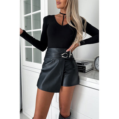 Punkgräfin Lederlook Shortsrock Schwarz – eleganter Skort mit Metall-Detail