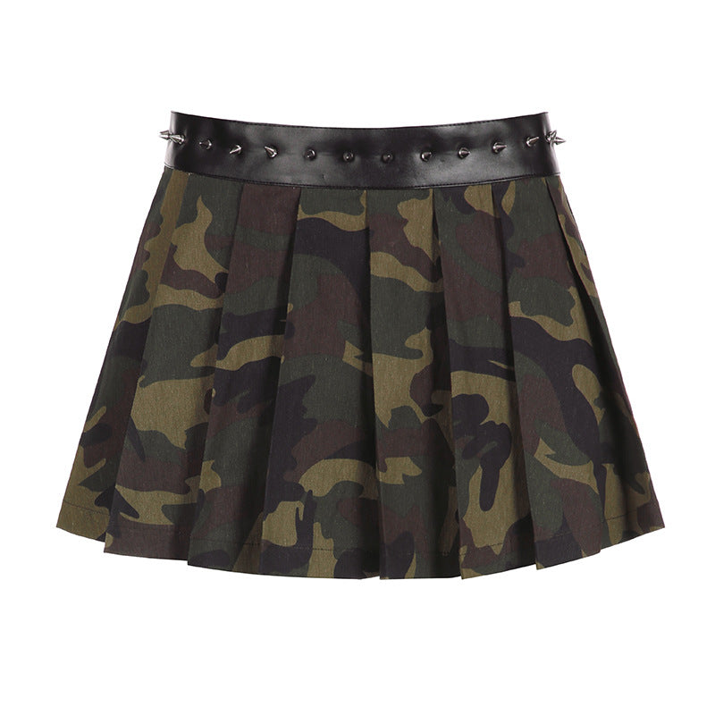 Punkgräfin Camouflage Faltenrock – kurzer Nieten Minirock im Streetwear Look
