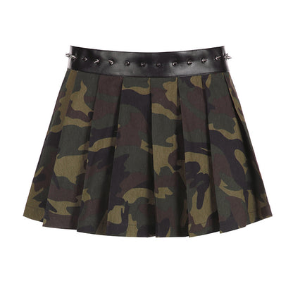 Punkgräfin Camouflage Faltenrock – kurzer Nieten Minirock im Streetwear Look