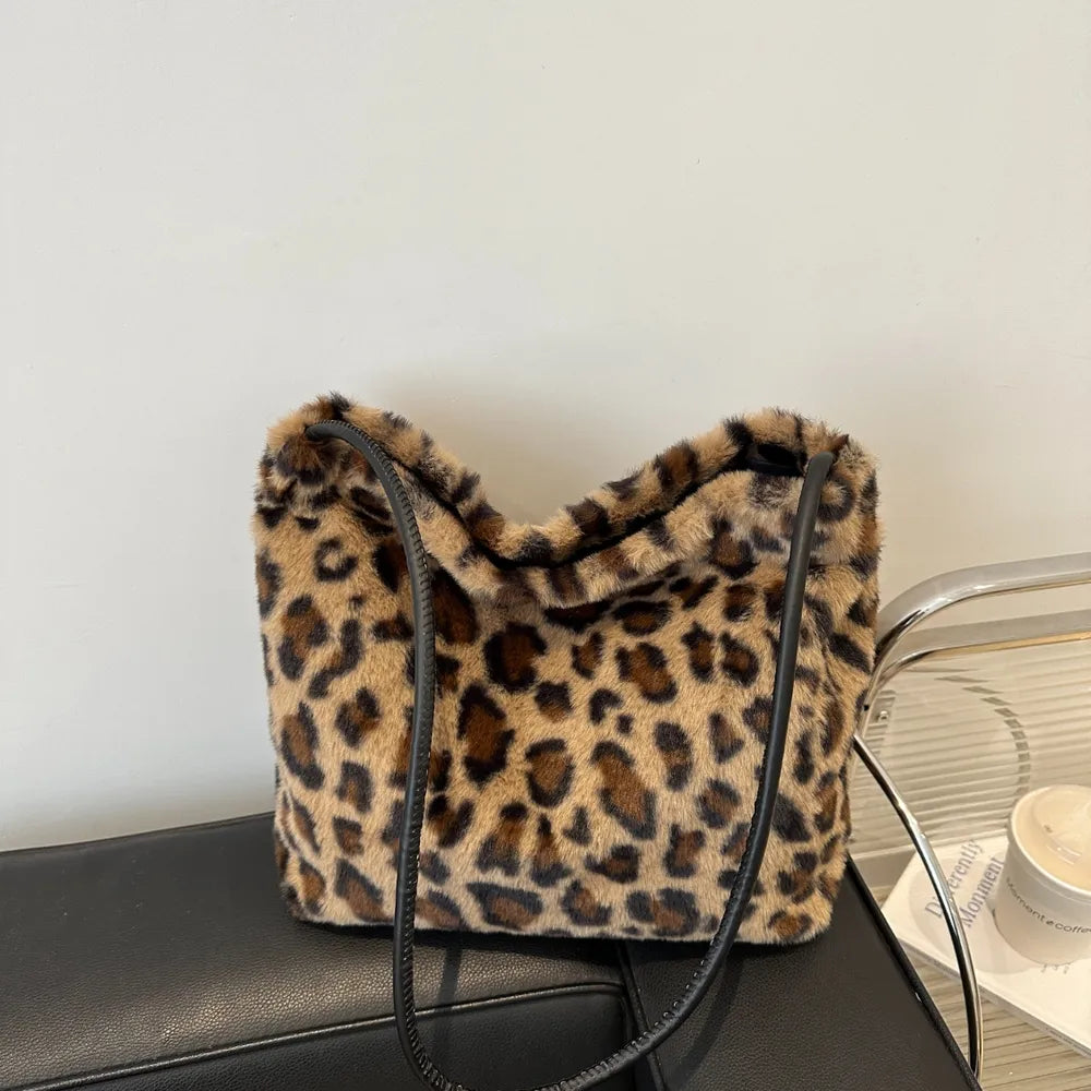 Muschibitch Leopard Bag – Furry Y2K Bad Girl Schultertasche
