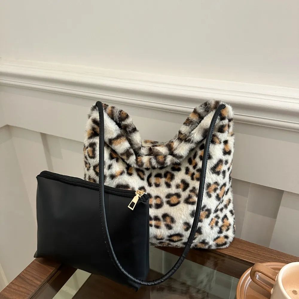 Muschibitch Leopard Bag – Furry Y2K Bad Girl Schultertasche