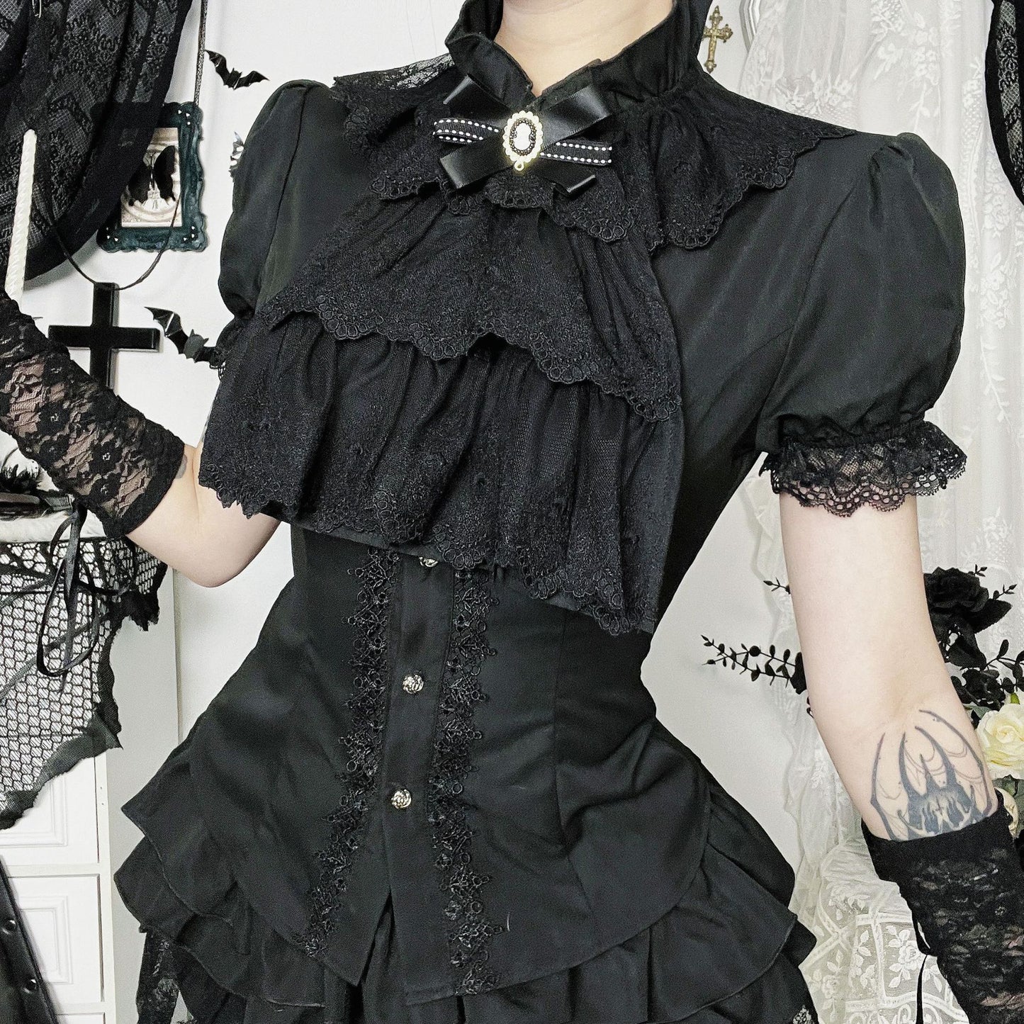 Gothicbro Dark Gothic Bluse Viktorianische Spitzenbluse Stehkragen und Rüschen