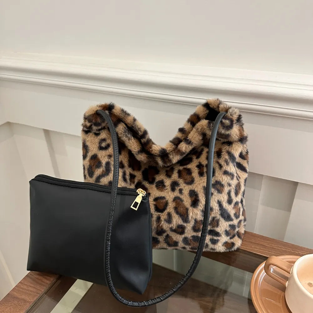 Muschibitch Leopard Bag – Furry Y2K Bad Girl Schultertasche