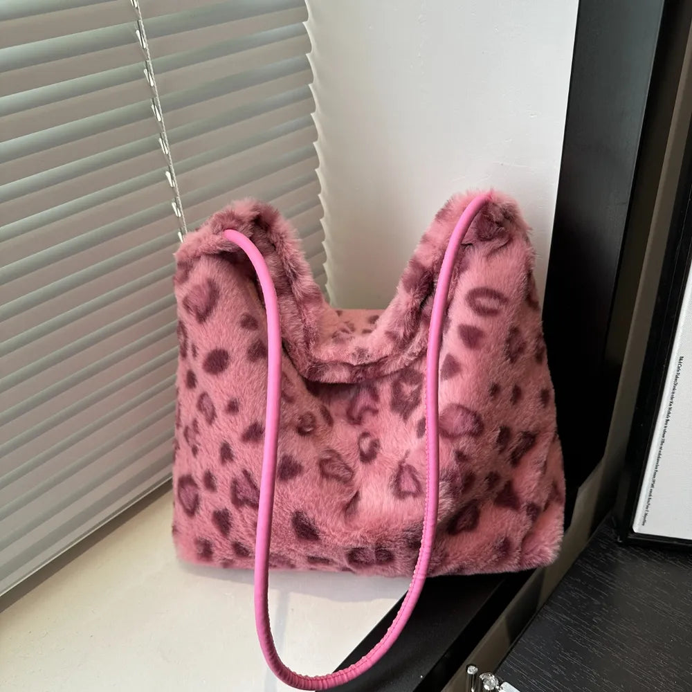 Muschibitch Leopard Bag – Furry Y2K Bad Girl Schultertasche