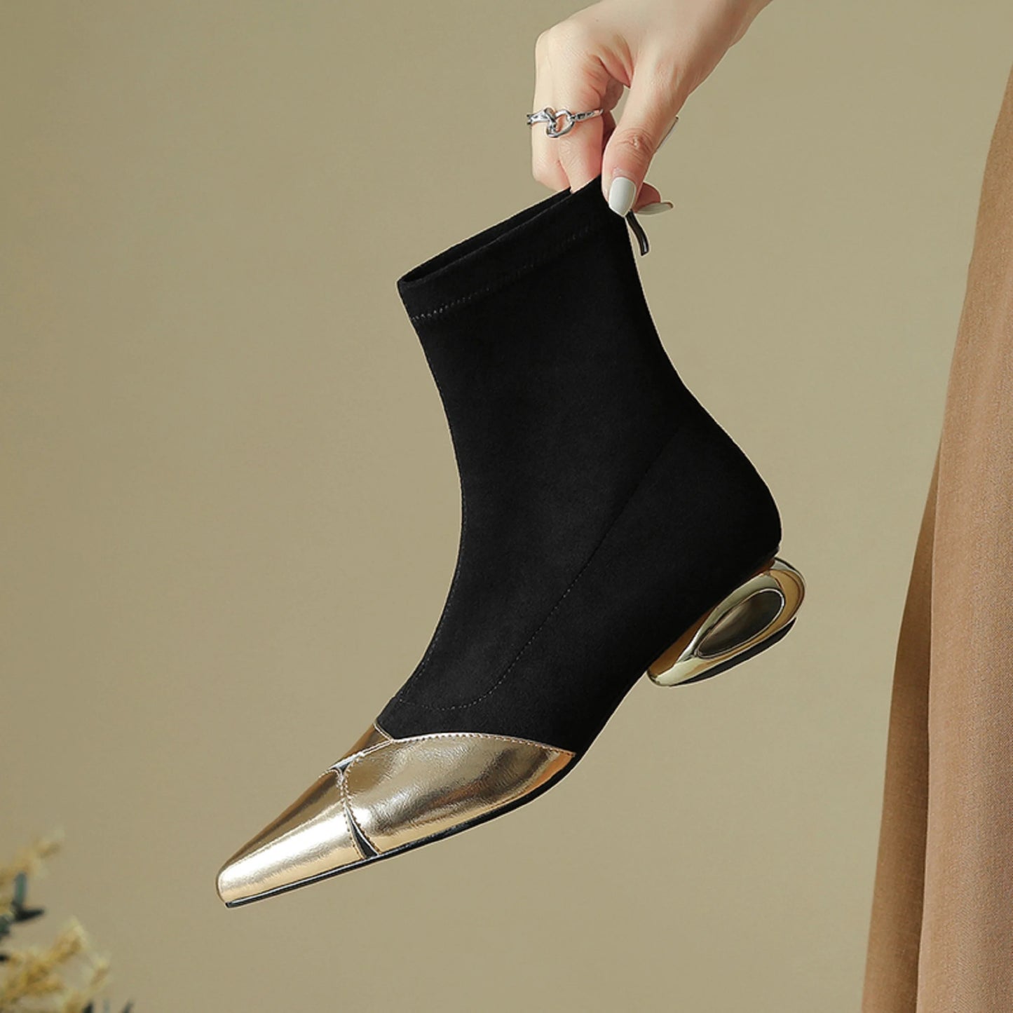 Punkgräfin Sock Boots Damen Schwarz Gold / Silber – Designer Ankle Boots mit Metallic Spitze
