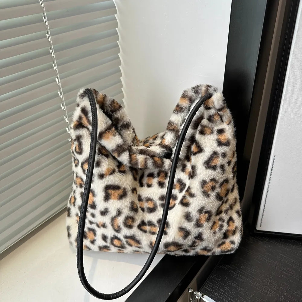 Muschibitch Leopard Bag – Furry Y2K Bad Girl Schultertasche