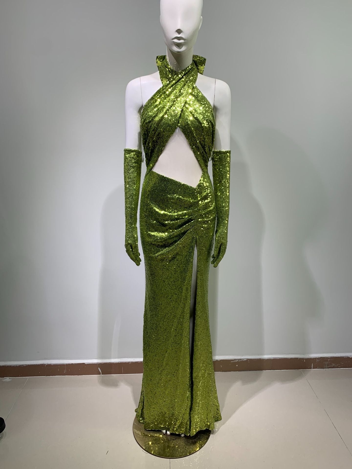 Muschibitch Glamour Pailletten Abendkleid Grün – Sexy Halter Dress mit Schlitz