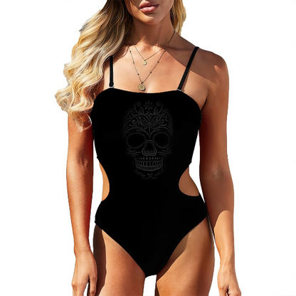 Punkgräfin Gothic Elegance „Dark Sugar Skull“ – Badeanzug mit ornamentalen Totenkopf & seitlichen Cut-outs