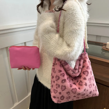 Muschibitch Leopard Bag – Furry Y2K Bad Girl Schultertasche