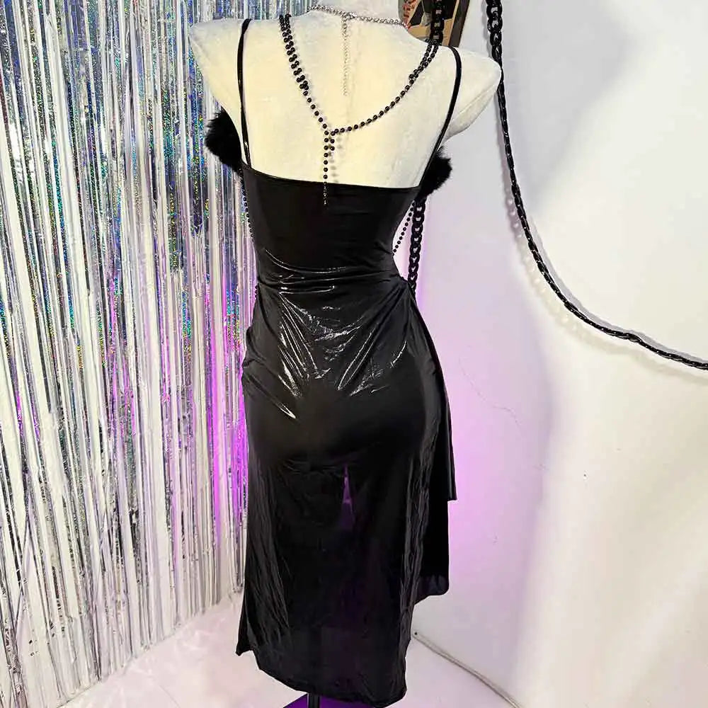 Punkgräfin Velvet Gothic Kleid – Lack Optik Kreuz Ketten Dress