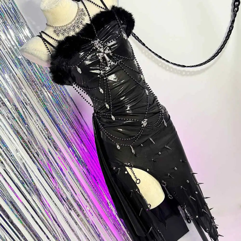 Punkgräfin Velvet Gothic Kleid – Lack Optik Kreuz Ketten Dress