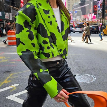 Muschibitch Cow Print Crop Blazer Damenjacke aus veganem Leder
