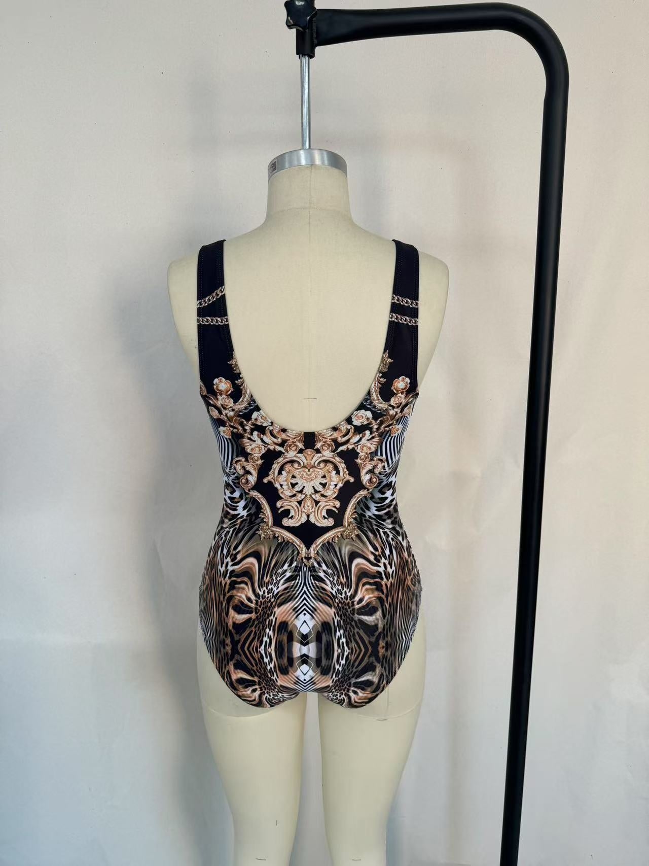 Muschibitch Badeanzug Monokini mit opulente goldene Ornamentik im Barock-Look